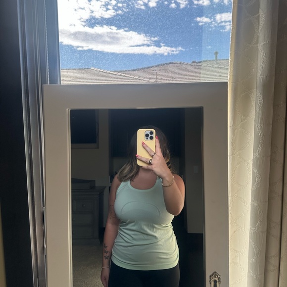 Lululemon Mint Green Racerback Tank Sz 6 - Picture 5 of 7